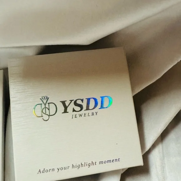 Elegant Sterling Silver Ring with Moissanite Stone and Clear Wire Band-Size 7 - Picture 5 of 5